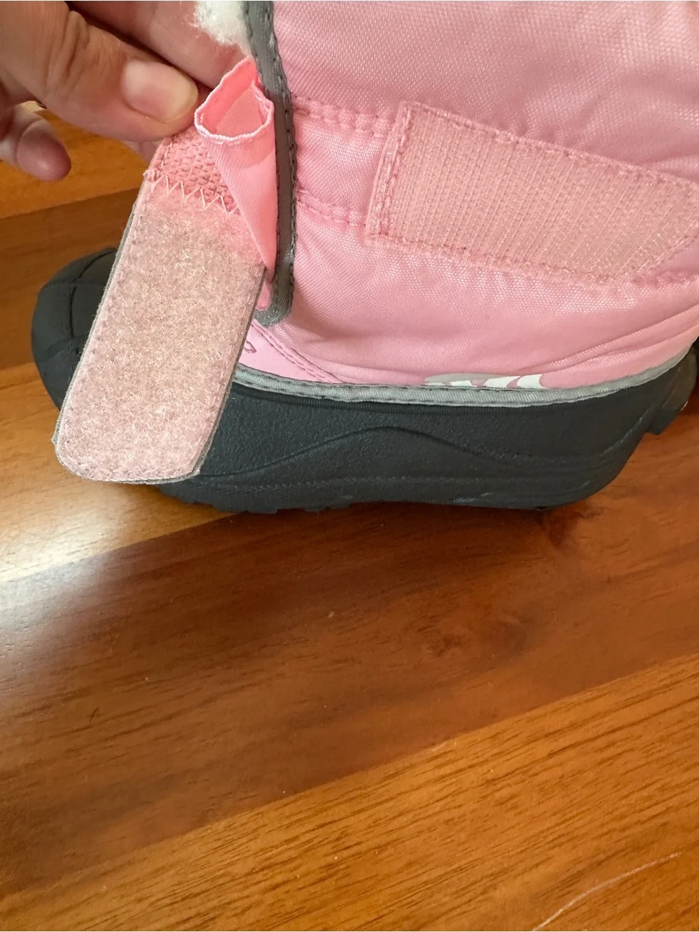 Kids girls Sz 13 Sorel Snow boots. Pink. NWOT. No sign of wear.